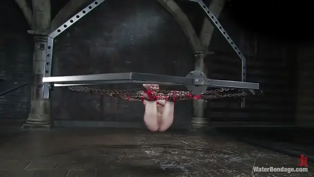 Poster: Berlin!, Scene 1