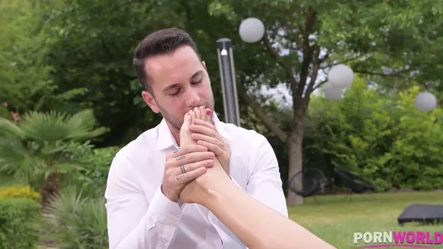 Poster: Bikini Babe Footjobs Poolside